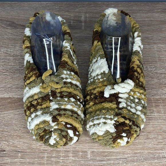 Hand Knit Chenille Slippers Green Brown Mix Thick Soft Cozy Size Large 7-9 - Picture 4 of 9